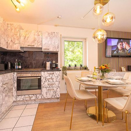 Luxx Home Bc, Zentral - Fuer 4 Personen - Balkon - Parken - Voll Ausgestattete Kueche Biberach an der Riß Exteriör bild