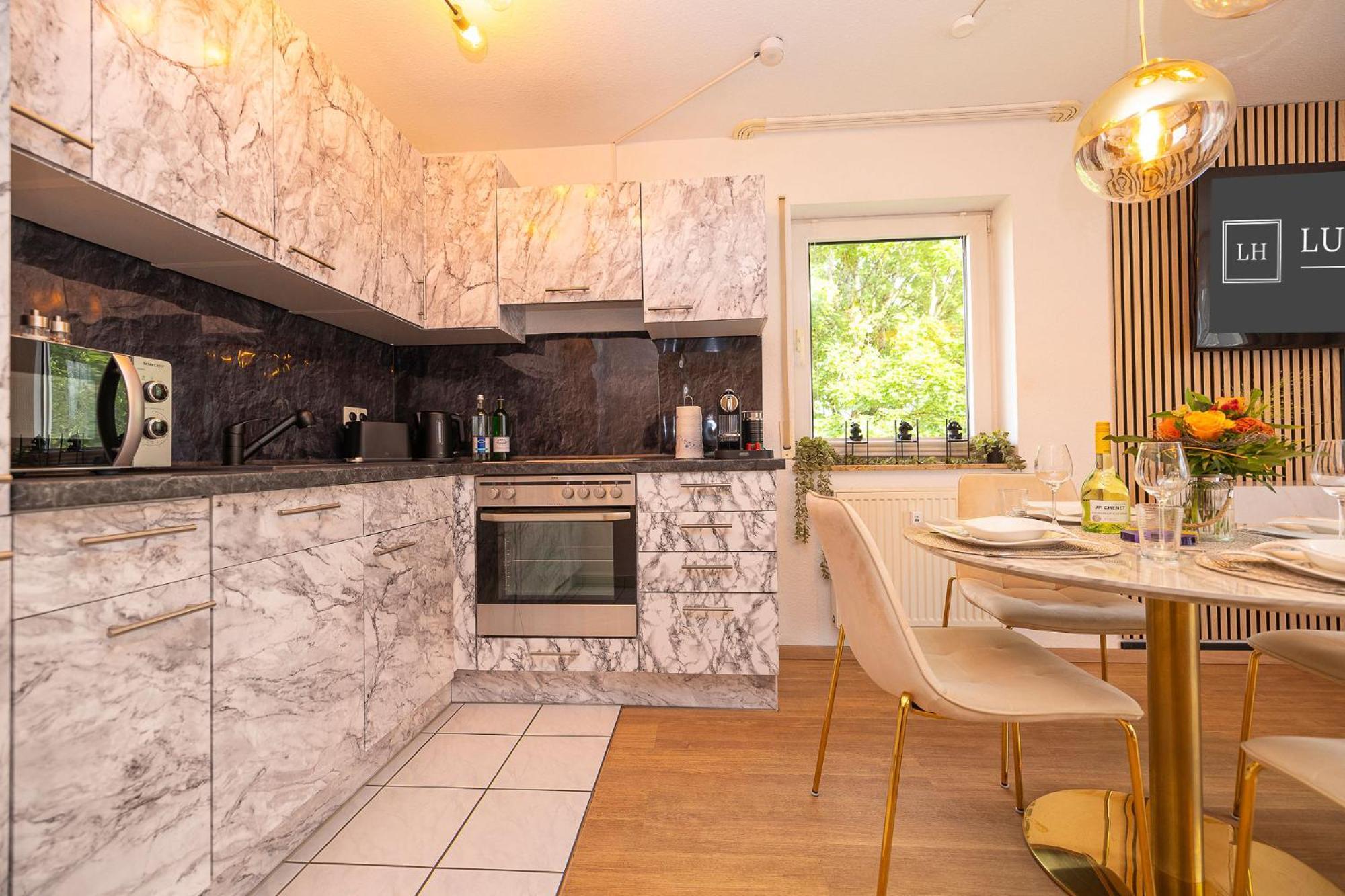 Luxx Home Bc, Zentral - Fuer 4 Personen - Balkon - Parken - Voll Ausgestattete Kueche Biberach an der Riß Exteriör bild